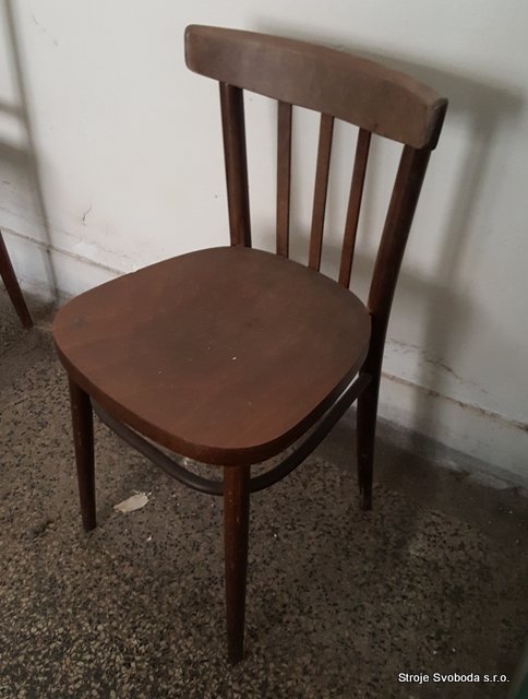 Dřevěná židle  (1 - Drevena zidle (1).jpg)